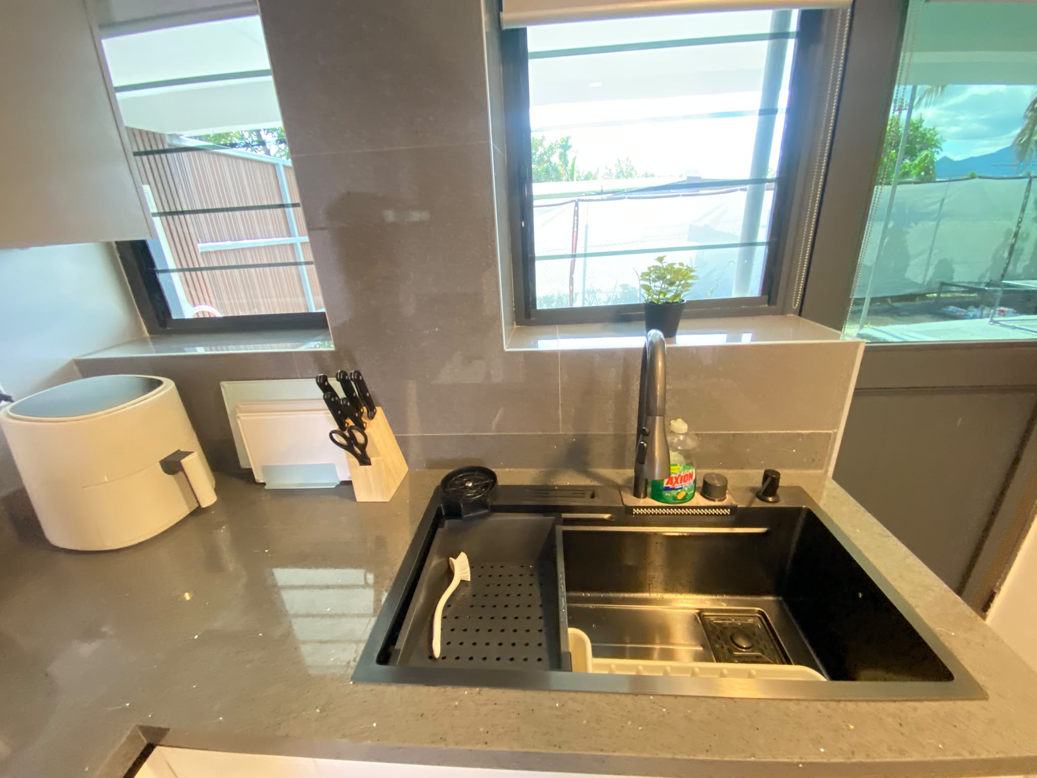 Kitchen sink and countertop